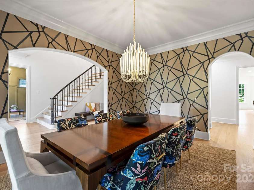 3021 Kings Manor Drive, Matthews, NC 28104.  MLS# CAR4281190, YatesRealty ID 30899. 