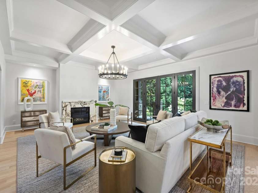 3021 Kings Manor Drive, Matthews, NC 28104.  MLS# CAR4281190, YatesRealty ID 30899. 