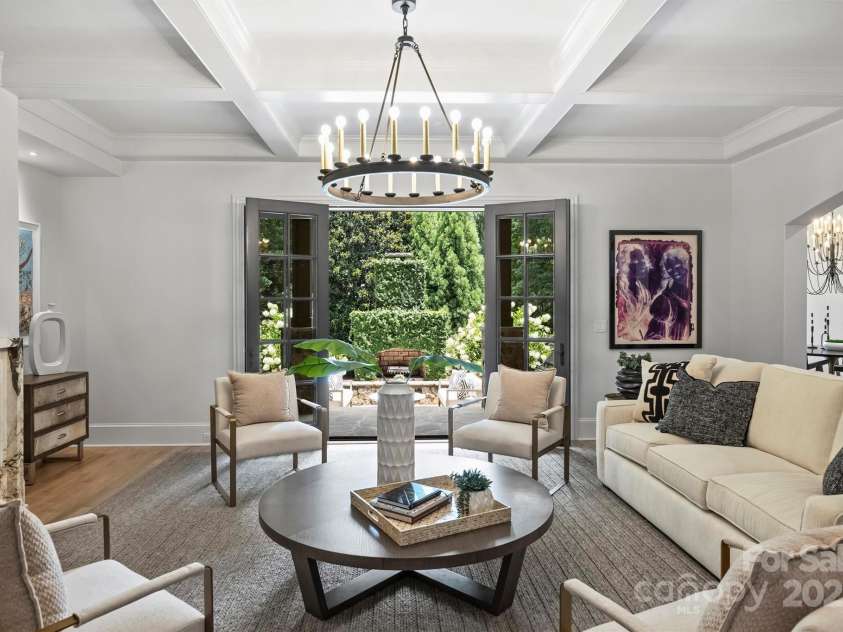 3021 Kings Manor Drive, Matthews, NC 28104.  MLS# CAR4281190, YatesRealty ID 30899. 