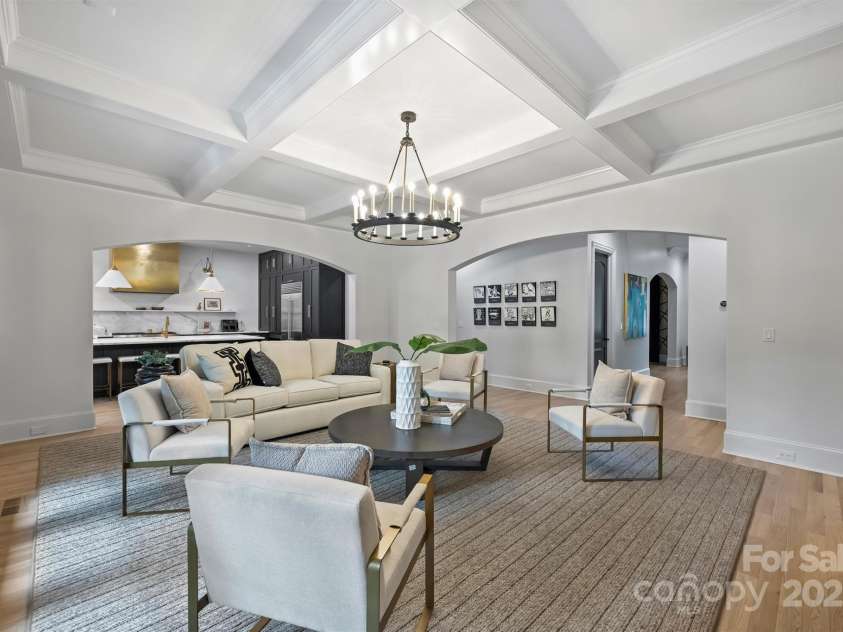 3021 Kings Manor Drive, Matthews, NC 28104.  MLS# CAR4281190, YatesRealty ID 30899. 