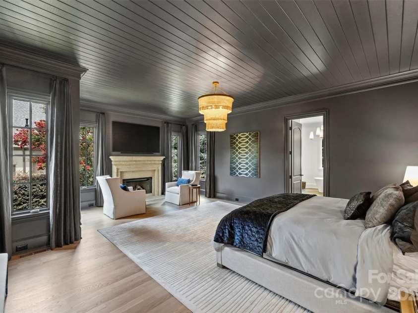 3021 Kings Manor Drive, Matthews, NC 28104.  MLS# CAR4281190, YatesRealty ID 30899. 