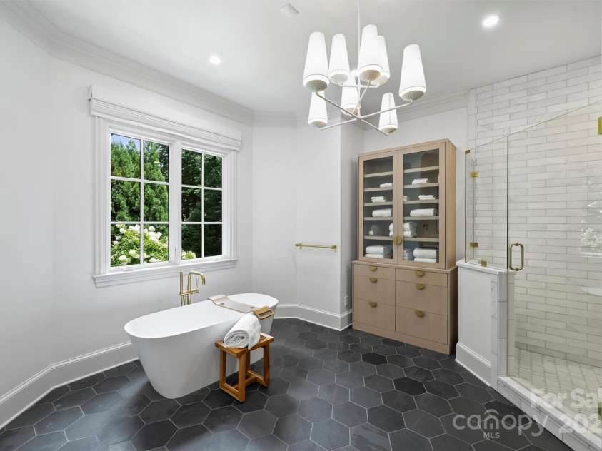 3021 Kings Manor Drive, Matthews, NC 28104.  MLS# CAR4281190, YatesRealty ID 30899. 