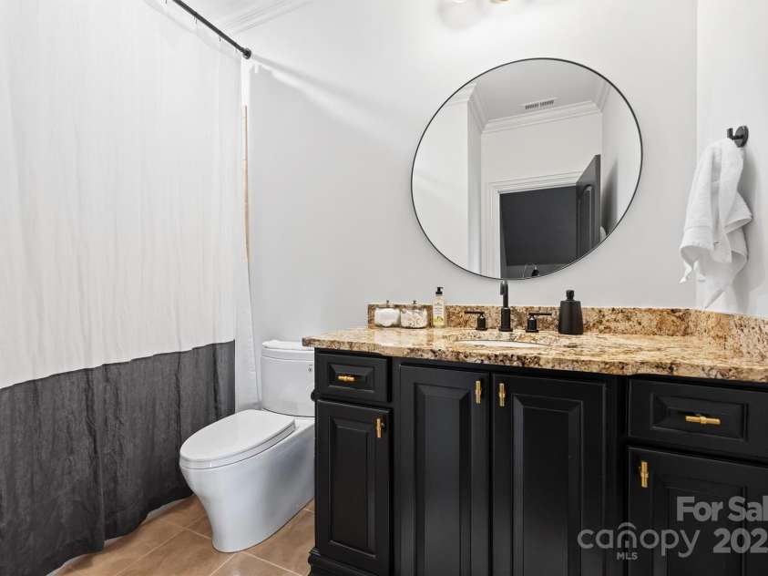 3021 Kings Manor Drive, Matthews, NC 28104.  MLS# CAR4281190, YatesRealty ID 30899. 