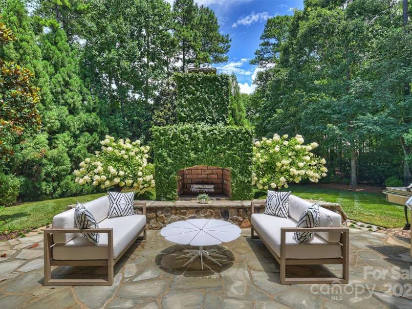 3021 Kings Manor Drive, Matthews, NC 28104.  MLS# CAR4281190, YatesRealty ID 30899. 