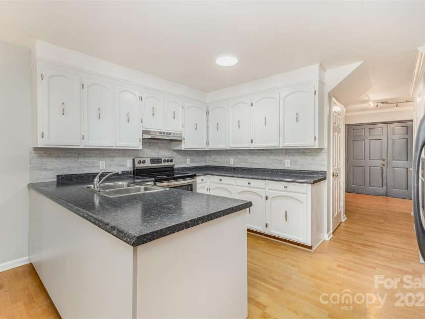 4529 Creemore Drive, Charlotte, NC 28213.  MLS# CAR4303833, YatesRealty ID 309. 