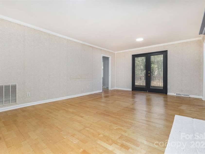 4529 Creemore Drive, Charlotte, NC 28213.  MLS# CAR4303833, YatesRealty ID 309. 