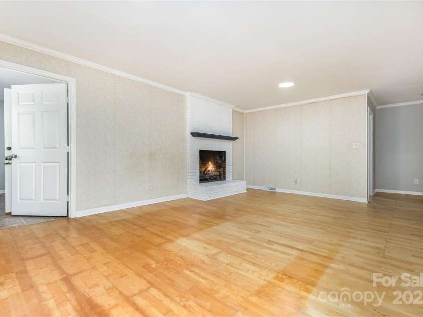 4529 Creemore Drive, Charlotte, NC 28213.  MLS# CAR4303833, YatesRealty ID 309. 