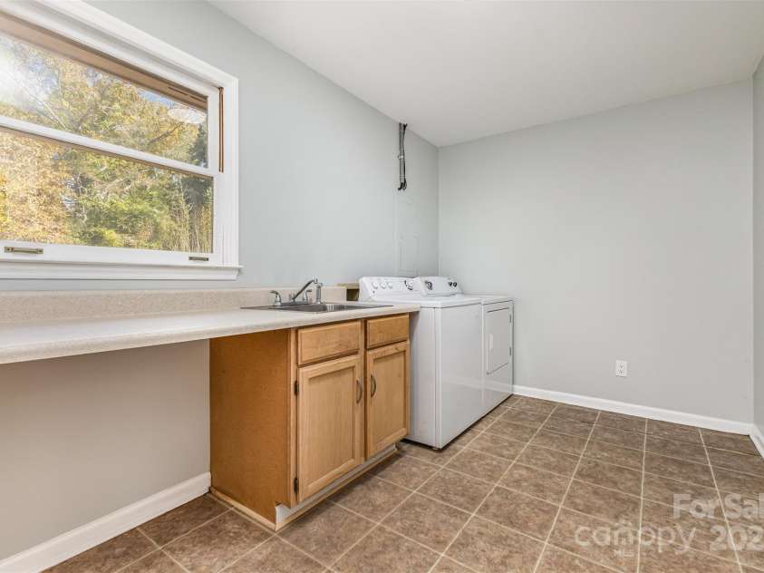 4529 Creemore Drive, Charlotte, NC 28213.  MLS# CAR4303833, YatesRealty ID 309. 