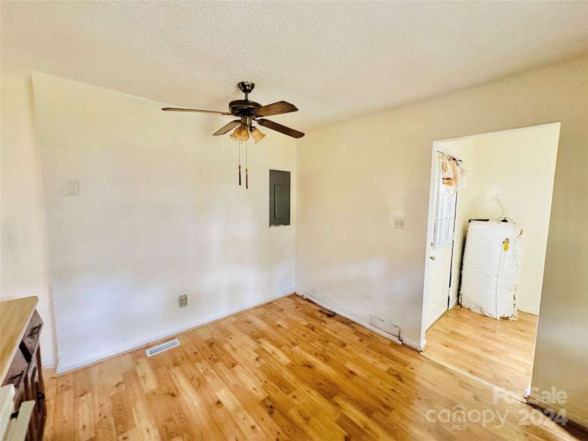 612 Dr Martin Luther King Jr Avenue, Enfield, NC 27823.  MLS# CAR4145152, YatesRealty ID 309. Eat-In Kitchen