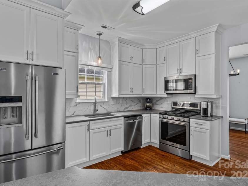 164 Flowering Grove Lane, Mooresville, NC 28115.  MLS# CAR4278355, YatesRealty ID 30900. Newly Remodeled Kitchen