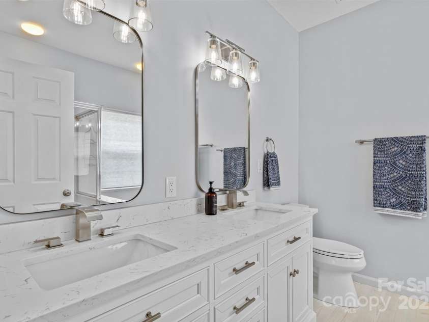 164 Flowering Grove Lane, Mooresville, NC 28115.  MLS# CAR4278355, YatesRealty ID 30900. Primary Bath
