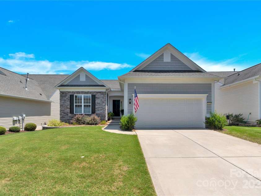 7028 Kitty Hawk Lane, Fort Mill, SC 29707.  MLS# CAR4285011, YatesRealty ID 30903. Welcome home to this pristine one owner home.