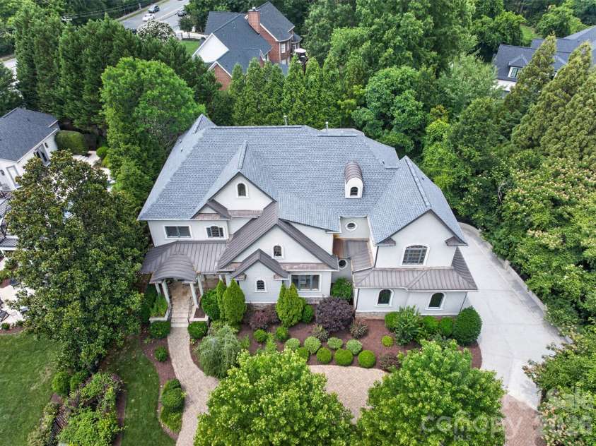 2132 Foxcroft Woods Lane, Charlotte, NC 28211.  MLS# CAR4392862, YatesRealty ID 30905. 