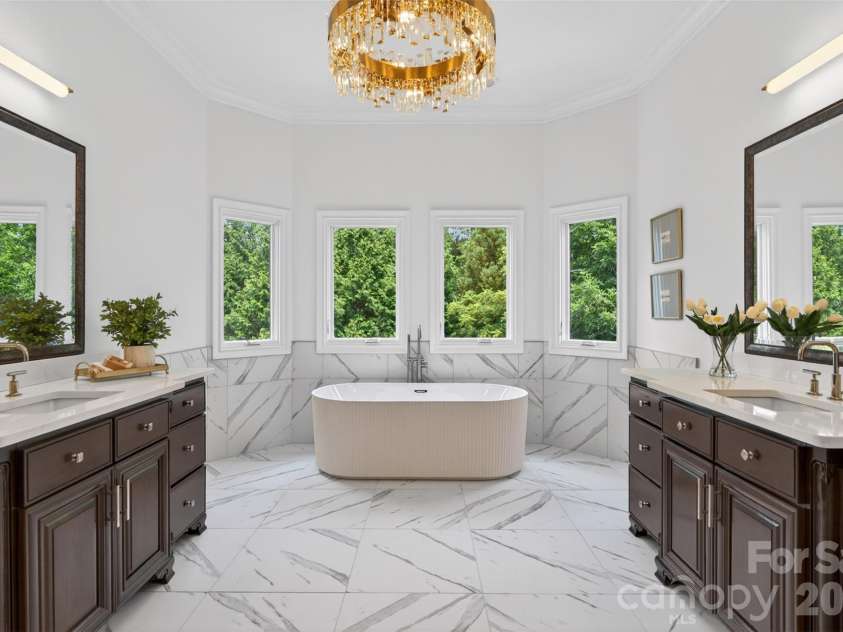 2132 Foxcroft Woods Lane, Charlotte, NC 28211.  MLS# CAR4392862, YatesRealty ID 30905. 