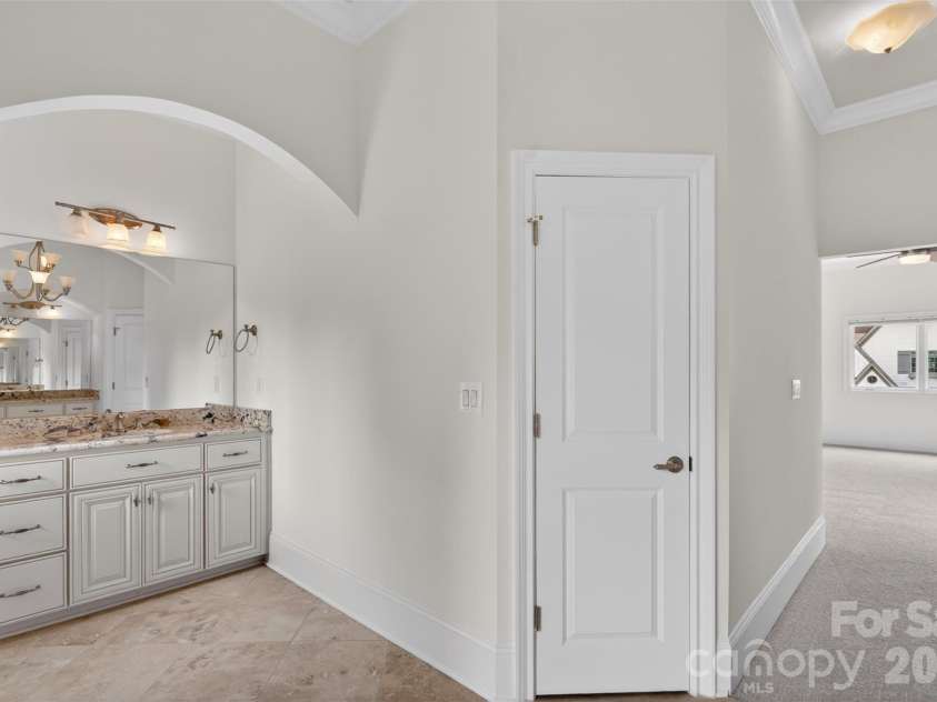 2132 Foxcroft Woods Lane, Charlotte, NC 28211.  MLS# CAR4392862, YatesRealty ID 30905. 