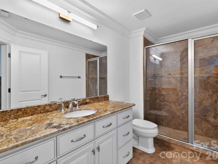 2132 Foxcroft Woods Lane, Charlotte, NC 28211.  MLS# CAR4392862, YatesRealty ID 30905. 