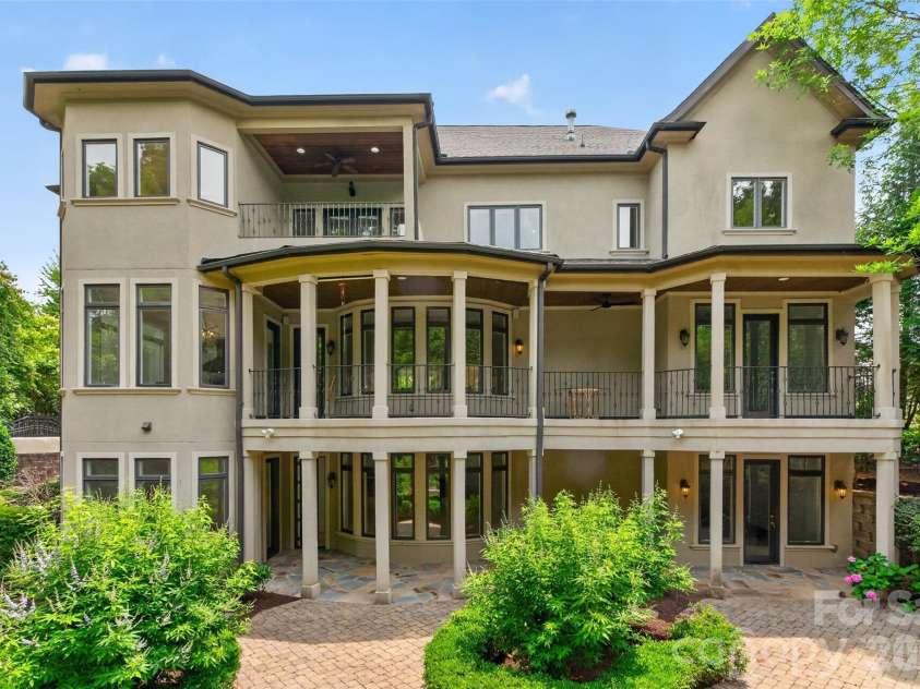 2132 Foxcroft Woods Lane, Charlotte, NC 28211.  MLS# CAR4392862, YatesRealty ID 30905. 