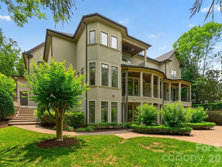 2132 Foxcroft Woods Lane, Charlotte, NC 28211.  MLS# CAR4392862, YatesRealty ID 30905. 