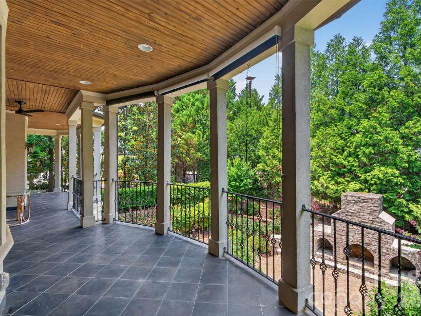 2132 Foxcroft Woods Lane, Charlotte, NC 28211.  MLS# CAR4392862, YatesRealty ID 30905. 