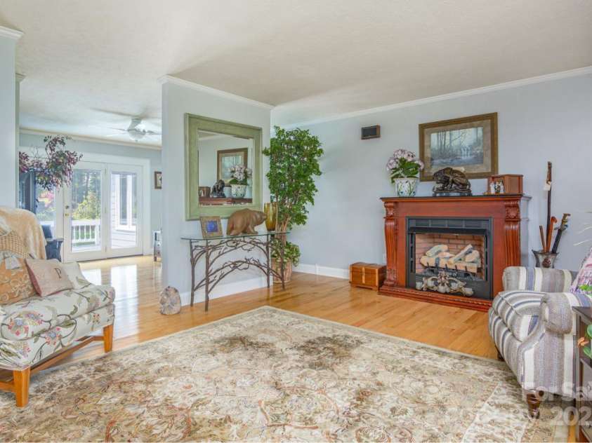 231 Kimberly Ann Drive, Hendersonville, NC 28792.  MLS# CAR4285461, YatesRealty ID 30905. Living room