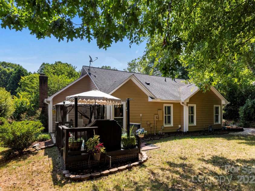 3084 River Ridge Drive, Gastonia, NC 28056.  MLS# CAR4286037, YatesRealty ID 30906. 