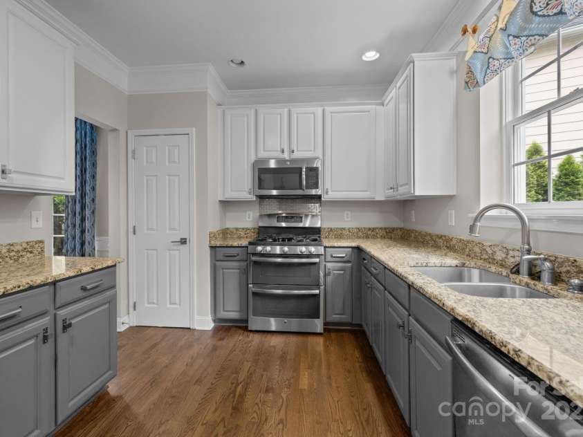 1904 Dearmon Drive, Charlotte, NC 28205.  MLS# CAR4267872, YatesRealty ID 30908. 