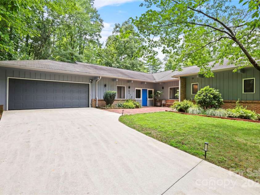 874 Cherokee Place, Lenoir, NC 28645.  MLS# CAR4288568, YatesRealty ID 30909. 