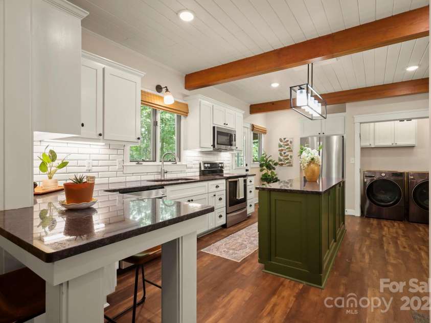 874 Cherokee Place, Lenoir, NC 28645.  MLS# CAR4288568, YatesRealty ID 30909. 