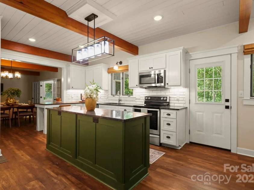 874 Cherokee Place, Lenoir, NC 28645.  MLS# CAR4288568, YatesRealty ID 30909. 