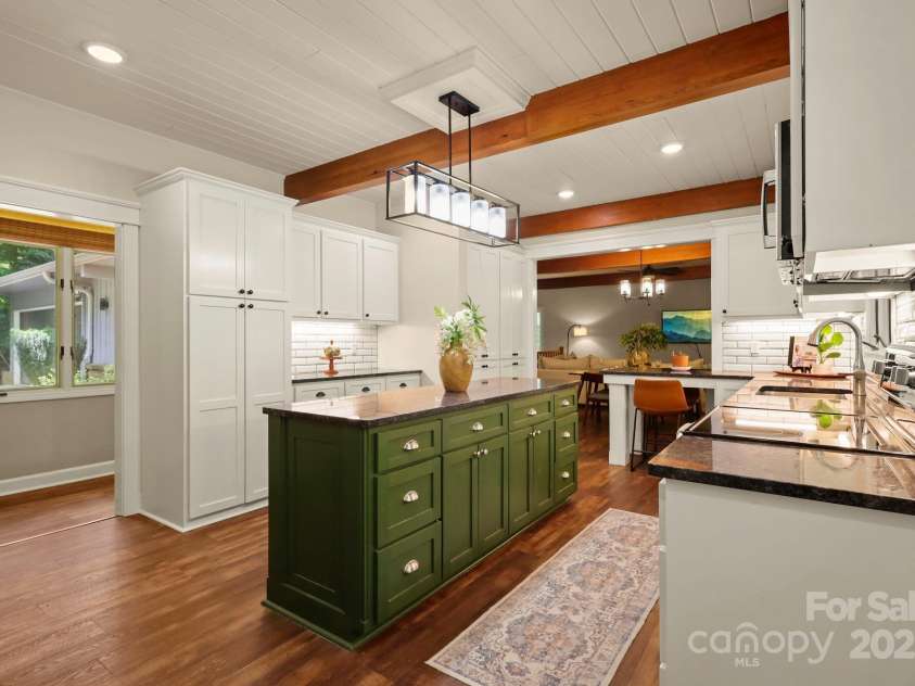 874 Cherokee Place, Lenoir, NC 28645.  MLS# CAR4288568, YatesRealty ID 30909. 