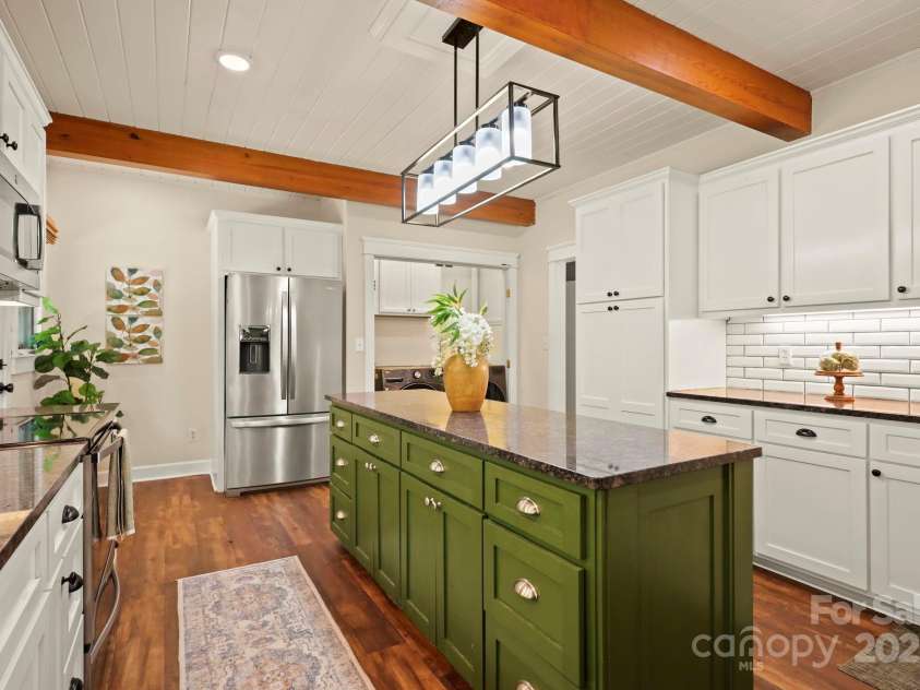 874 Cherokee Place, Lenoir, NC 28645.  MLS# CAR4288568, YatesRealty ID 30909. 