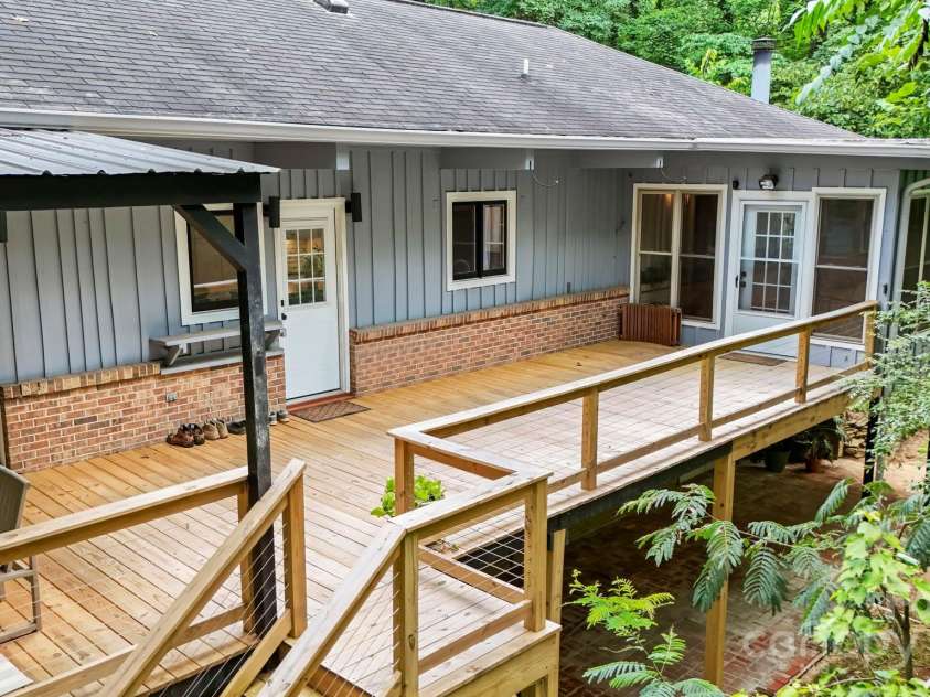 874 Cherokee Place, Lenoir, NC 28645.  MLS# CAR4288568, YatesRealty ID 30909. 