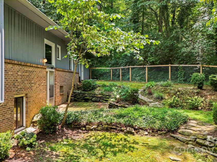 874 Cherokee Place, Lenoir, NC 28645.  MLS# CAR4288568, YatesRealty ID 30909. 