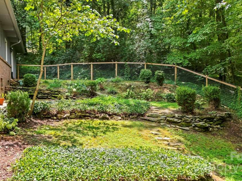 874 Cherokee Place, Lenoir, NC 28645.  MLS# CAR4288568, YatesRealty ID 30909. 