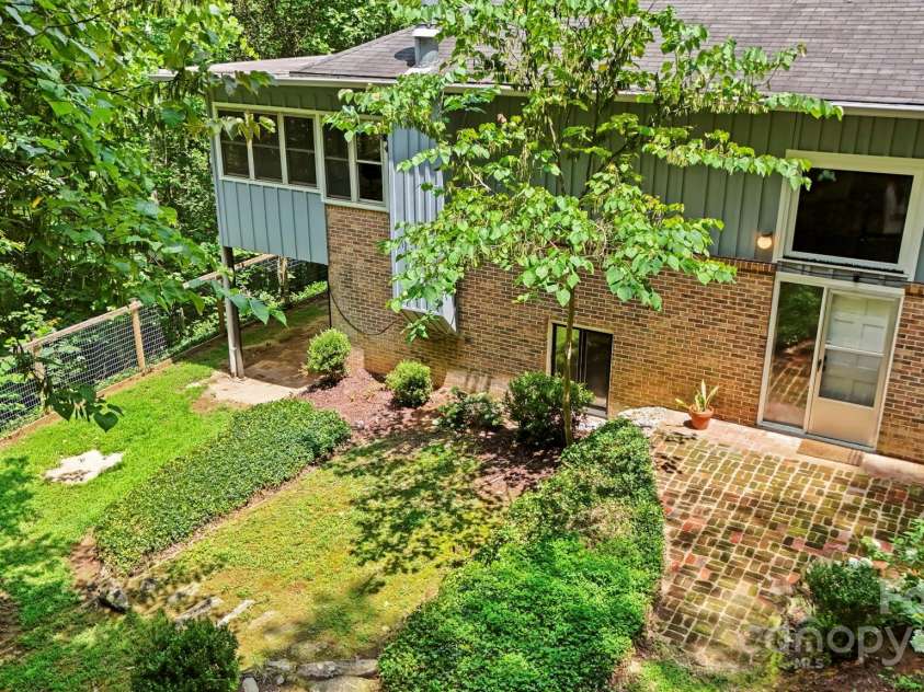 874 Cherokee Place, Lenoir, NC 28645.  MLS# CAR4288568, YatesRealty ID 30909. 