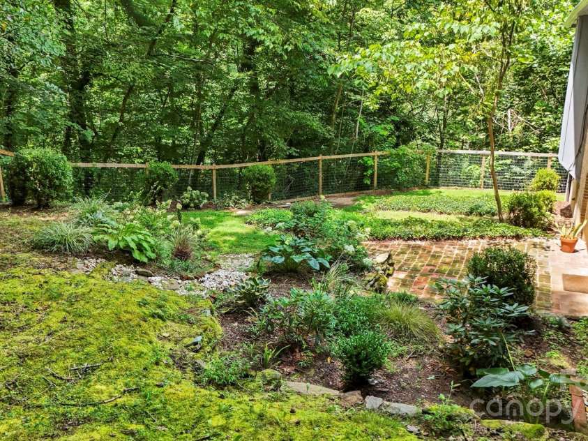 874 Cherokee Place, Lenoir, NC 28645.  MLS# CAR4288568, YatesRealty ID 30909. 