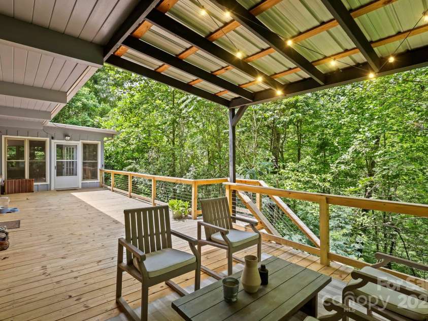 874 Cherokee Place, Lenoir, NC 28645.  MLS# CAR4288568, YatesRealty ID 30909. Overhang Area