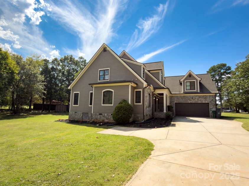 1132 Mt Holly Huntersville Road, Charlotte, NC 28214.  MLS# CAR4298460, YatesRealty ID 3091. 