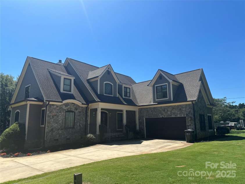 1132 Mt Holly Huntersville Road, Charlotte, NC 28214.  MLS# CAR4298460, YatesRealty ID 3091. Amazing Open Floor Plan for entertaining and family events