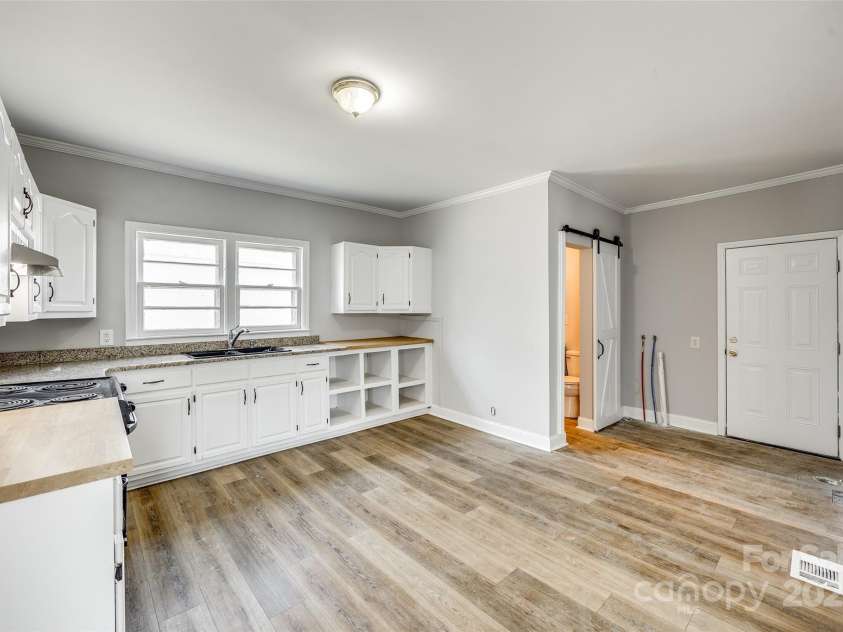 122 Quinn Avenue, Gastonia, NC 28054.  MLS# CAR4214740, YatesRealty ID 3091. 