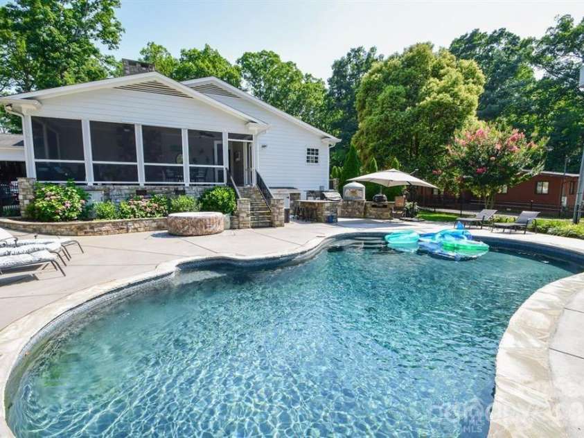 711 Yadkin Street, Albemarle, NC 28001.  MLS# CAR4326114, YatesRealty ID 3091. 