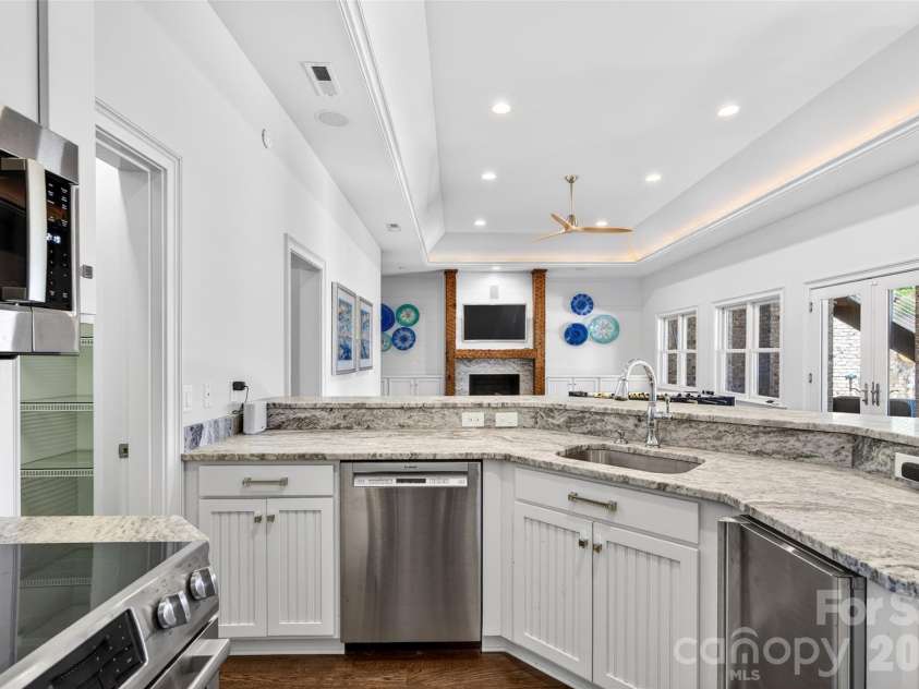 1440 Langdon Road, Sherrills Ford, NC 28673.  MLS# CAR4382448, YatesRealty ID 30910. Basement full kitchen with ice maker