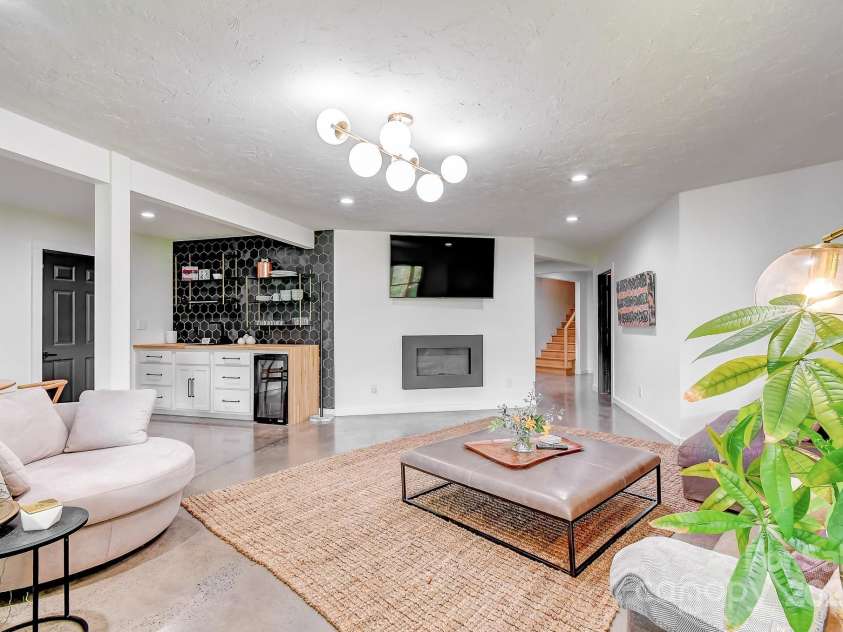 169 Pickens Road, Weaverville, NC 28787.  MLS# CAR4281406, YatesRealty ID 30910. Family room