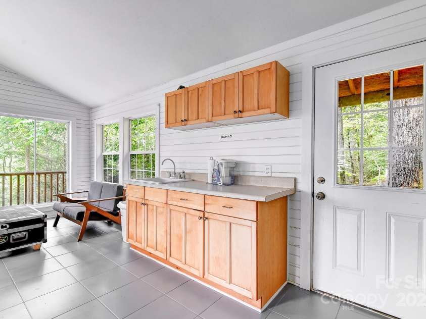169 Pickens Road, Weaverville, NC 28787.  MLS# CAR4281406, YatesRealty ID 30910. Studio Kitchenette