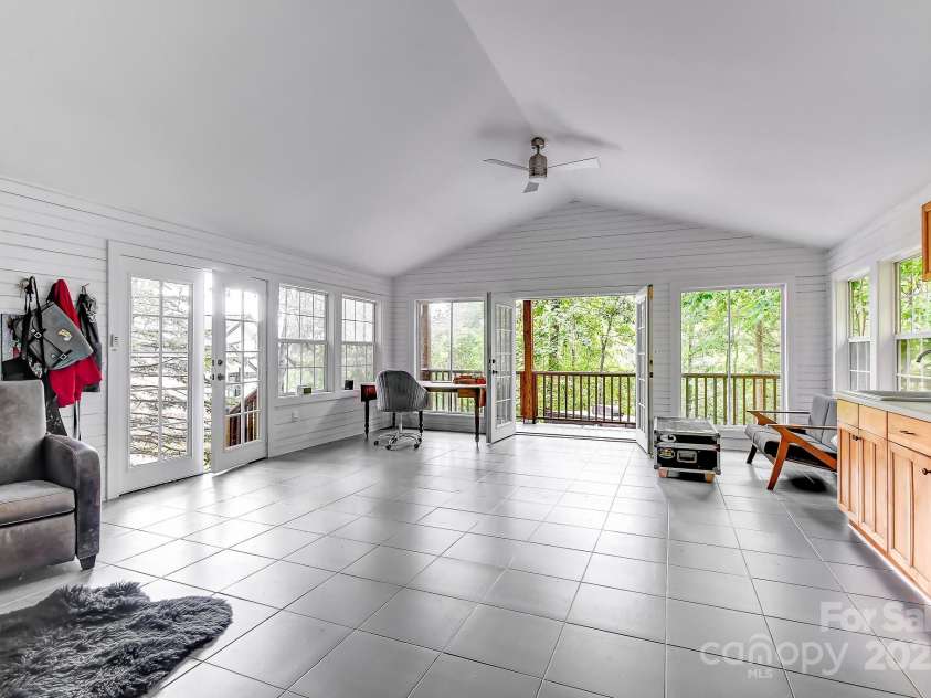 169 Pickens Road, Weaverville, NC 28787.  MLS# CAR4281406, YatesRealty ID 30910. Studio space