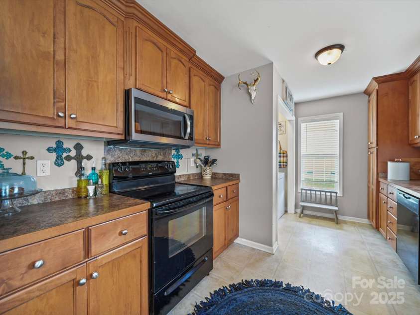 2017 Longhorn Drive, Dallas, NC 28034.  MLS# CAR4283663, YatesRealty ID 30912. 