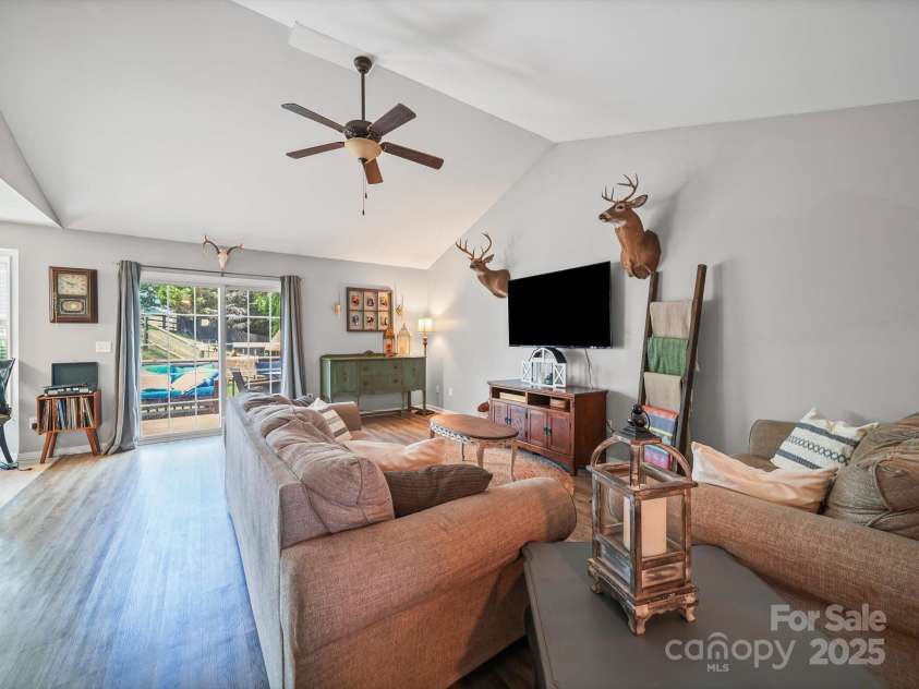 2017 Longhorn Drive, Dallas, NC 28034.  MLS# CAR4283663, YatesRealty ID 30912. 