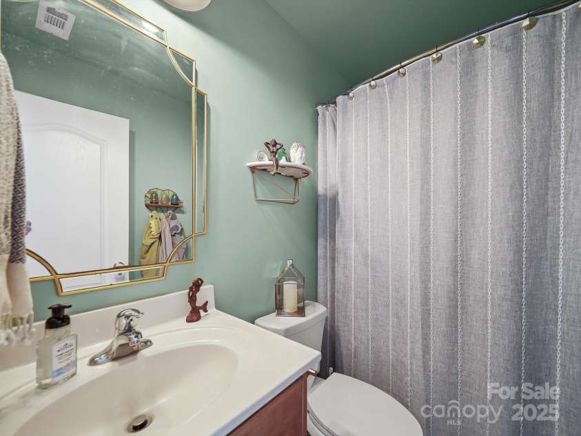 2017 Longhorn Drive, Dallas, NC 28034.  MLS# CAR4283663, YatesRealty ID 30912. 