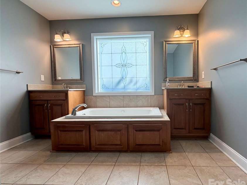 510 Carpenter Street, Maiden, NC 28650.  MLS# CAR4364335, YatesRealty ID 30912. 