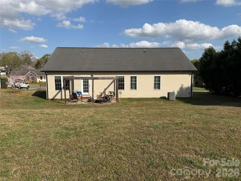 510 Carpenter Street, Maiden, NC 28650.  MLS# CAR4364335, YatesRealty ID 30912. 
